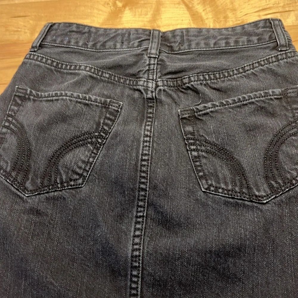 Hollister Black Ultra High-Rise Jean Skirt - size 27